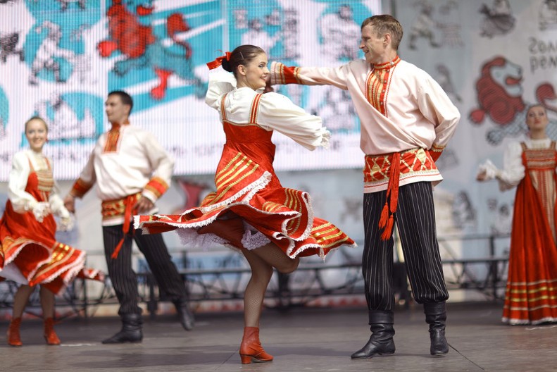 IZNENADIĆE VAS PREVOD! Ceo svet peva “KALJINKU”, ali većina ne zna o čemu zapravo GOVORI OVA RUSKA PESMA