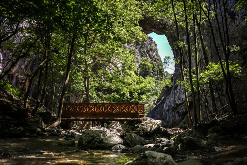 Vratnjanske kapije – srpski Kolorado: Čudesni kameni mostovi u istočnoj Srbiji za koje mnogi ne znaju