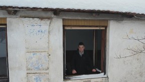 ALEKSANDRU JE TEK 29, A VEĆ KUPIO KUĆU, IMANJE I SUŠARU ZA 10.000 EVRA: Evo u kom mestu! Seoske kuće idu kao alva