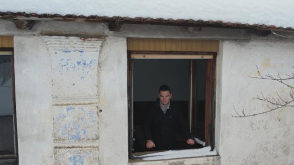 ALEKSANDRU JE TEK 29, A VEĆ KUPIO KUĆU, IMANJE I SUŠARU ZA 10.000 EVRA: Evo u kom mestu! Seoske kuće idu kao alva