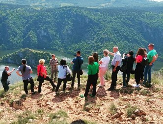 Ovaj deo Srbije postaje prava turistička atrakcija - gosti stižu iz svih delova sveta: Sabahudin je rendžer koji ih dočekuje i upoznaje sa lepotama Pešterske visoravni (FOTO)