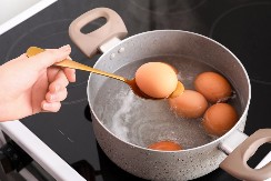 TRIKOVI NAJBOLJIH DOMAĆICA: Proverite koliko je jaje staro