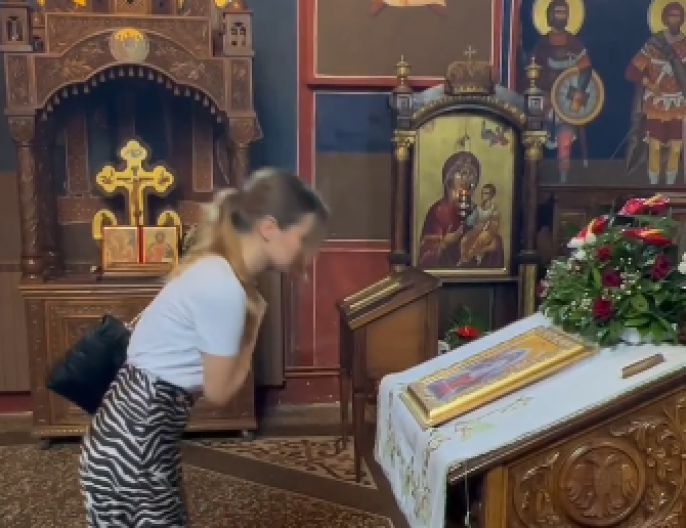 DA LI SE PRAVILNO KRSTITE PRED IKONOM U CRKVI: Veroučiteljica pokazala kako pravoslavci trebaju da to čine I OTKLONILA NEDOUMICE!