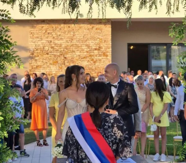 Biljana i Miloš tri meseca spremali svadbu, a jedna stvar im najteže pala: Sezona velikih srpskih veselja u punom jeku - dok ne kažu "da" mladenci imaju pune ruke posla