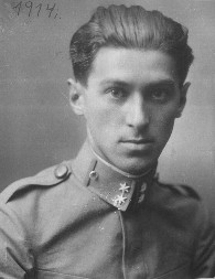 Kad su Crnjanskog smestili u duševnu bolnicu, ležao je go i ljut kao ris jer je još uvek bio živ: Hranu odbijao, a poslednjim rečima rasplakao sve doktore