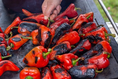 CRVENO ZLATO JUGA: Leskovačka paprika je jača od holesterola, a tajna pečenja čuva vitaminsku bombu
