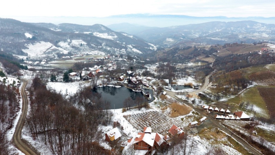 ŽIVI LED U SRCU ŠUMADIЈE: Zašto se Semeteško jezero nikada ne ledi i legenda o plutajućim ostrvima koja prkose logici