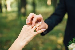 Vekovni prsten na prstu mrtvog: Zašto se pokojnici sahranjuju sa burmom i šta se dešava ako se skine