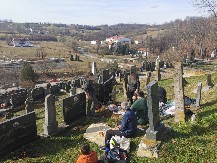Ako na Zadušnice ne odete na groblje, obavezno izgovorite ovu molitvu: Pomolite se za spas duša pokojnika, evo šta treba da uradite