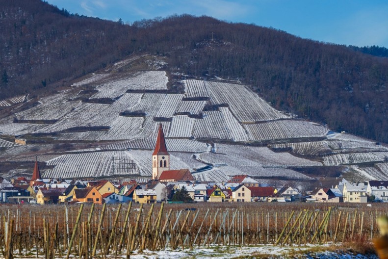 Zašto se u novembru nosi voda u kuću bez reči: Običaj tihe molitve koja se ne izgovara, ali se zna
