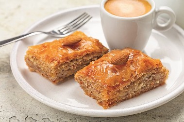 OVAKO SE PRAVI ORIGINALNA TURSKA BAKLAVA: Najsočnija poslastica - samo Turkinje znaju tajnu recepta