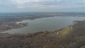 Jezero Paljuvi kod Uba – skriveni raj za pecaroše i ljubitelje prirode u srcu Srbije