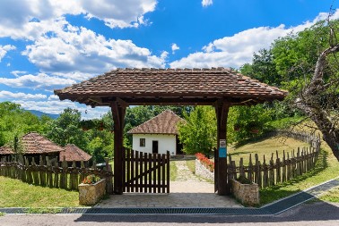 Zabranjena jabuka iz parka: Kako je počela romansa vojvode Mišića i Lujze