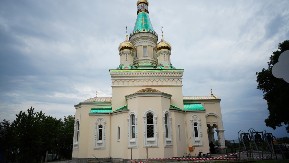 Zlatne kupole iznad Banstola: Prva pravoslavna crkva posvećena žrtvama "Oluje" sagrađena u ruskom stilu