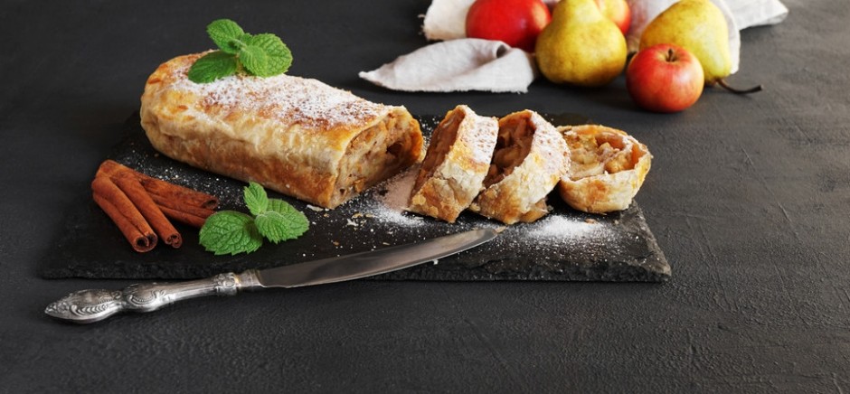 Cela kuća će mirisati na detinjstvo: Recept za starinsku štrudlu sa jabukama, spolja hrskava unutra meka kao duša