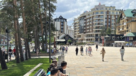 Kralj srpskog turizma je planina Zlatibor, od januara do jula registrovano preko pola miliona noćenja