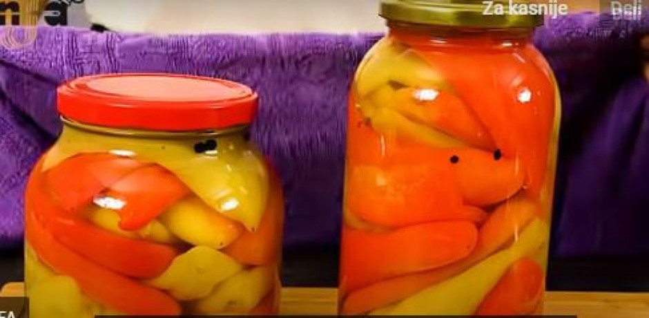 Pod zubima hrska, ukus je takav da ćete smazati celu teglu: Leskovački recept za PEGLANU PAPRIKU koja nema konkurenciju