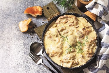 Kako se sprema belo meso u kajmaku:kafanski specijalitet koji miriše na Srbiju