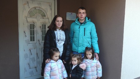 Decu su na konju nosili do doktora i živeli u trošnoj kućici, a sada imaju topli dom: Prelepa priča iz Priboja - porodica Komarica dobila neverovatan poklon pred praznike