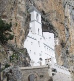 Zašto vernici na Ostrog nose bele vunene čarape: Narodno verovanje staro vekovima nalaže da ovo uradite sa njima