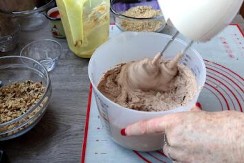 Starinski kolač za koji će vam svi tražiti recept: Jeftina poslastica koja se topi u ustima, a uspeva baš svima