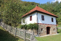 U ovom selu pravi se najstarija čista rakija šljivovica : Radisav je šesta generacija koja čuva tradiciju