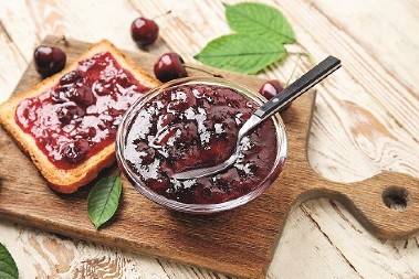 Miris detinjstva i simbol gostoprimstva, običaji i recept - Zašto je slatko od višanja poseban deo srpske kuhinje