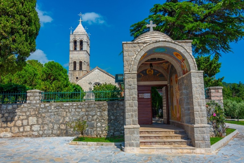 Manastir koji su Srbi gradili vinom i pesmom: Reževići i zavet Stefana Prvovenčanog