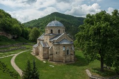 Zadužbina kraljice koja je volela Srbiju: priča o manastiru Gradac
