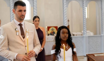 "Kad sam prvi put ušla u crkvu, bilo mi je čudno" Srpska snajka iz Zambije zbog Srbina Milije prešla u pravoslavlje, a jednu stvar nije mogla da razume
