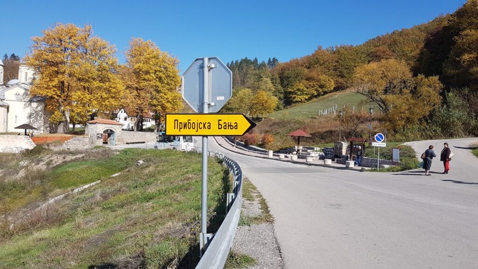 LEKOVITA BANJA DOBIJA SPORTSKI SADRŽAJ Tereni za tenis, košarku i odbojku gradiće se na crkvenoj zemlji