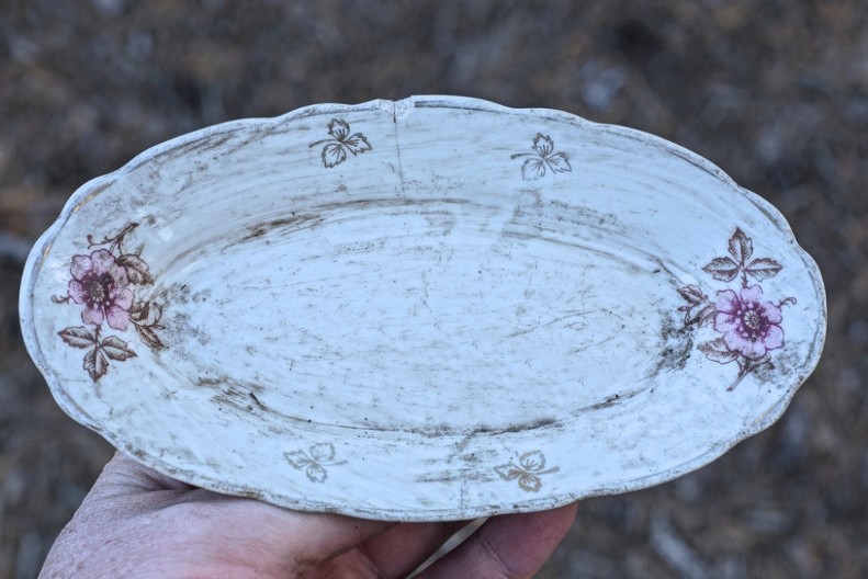 Zašto se nekada govorilo da ne valja jesti iz okrnjenog tanjira: Narodno verovanje koje krije više od praznoverja