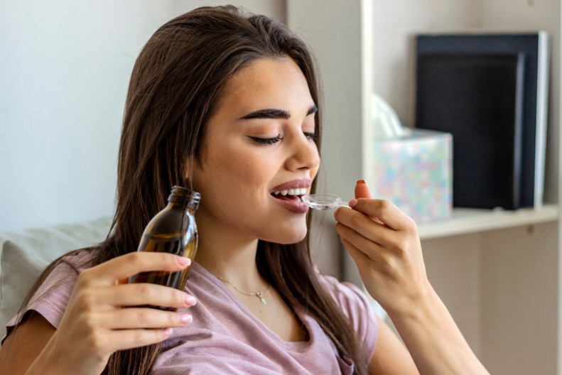 OD OVOG DOMAĆEG SIRUPA SU KAŠALJ I GRLOBOLJA KAO RUKOM ODNESENI! Ne košta vas ni 200 dinara, a leči