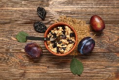 Kaša sa suvim šljivama: Zaboravljena večera koja zasiti dušu