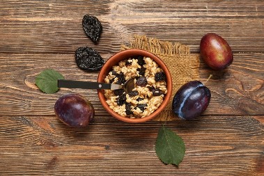 Kaša sa suvim šljivama: Zaboravljena večera koja zasiti dušu