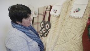 Ako nije imala ćilim u miraz, devojka nije mogla ni da se uda: Dragačevke čuvaju srpsku tradiciju i prenose na mlade naraštaje