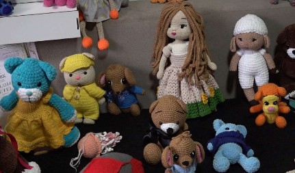 Zaboravite "labubu" ove srpske lutkice su pravi hit: Melita iz Priboja ručno hekla savršene igračke amigrumi tehnikom, sve što napravi to i proda