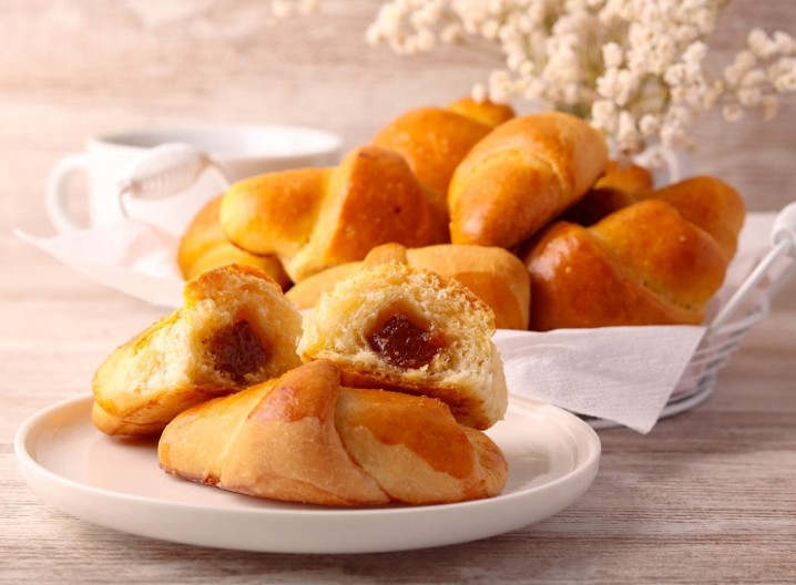 Najmekše domaće kiflice sa džemom — bez kvasca, savršene za doručak ili večeru